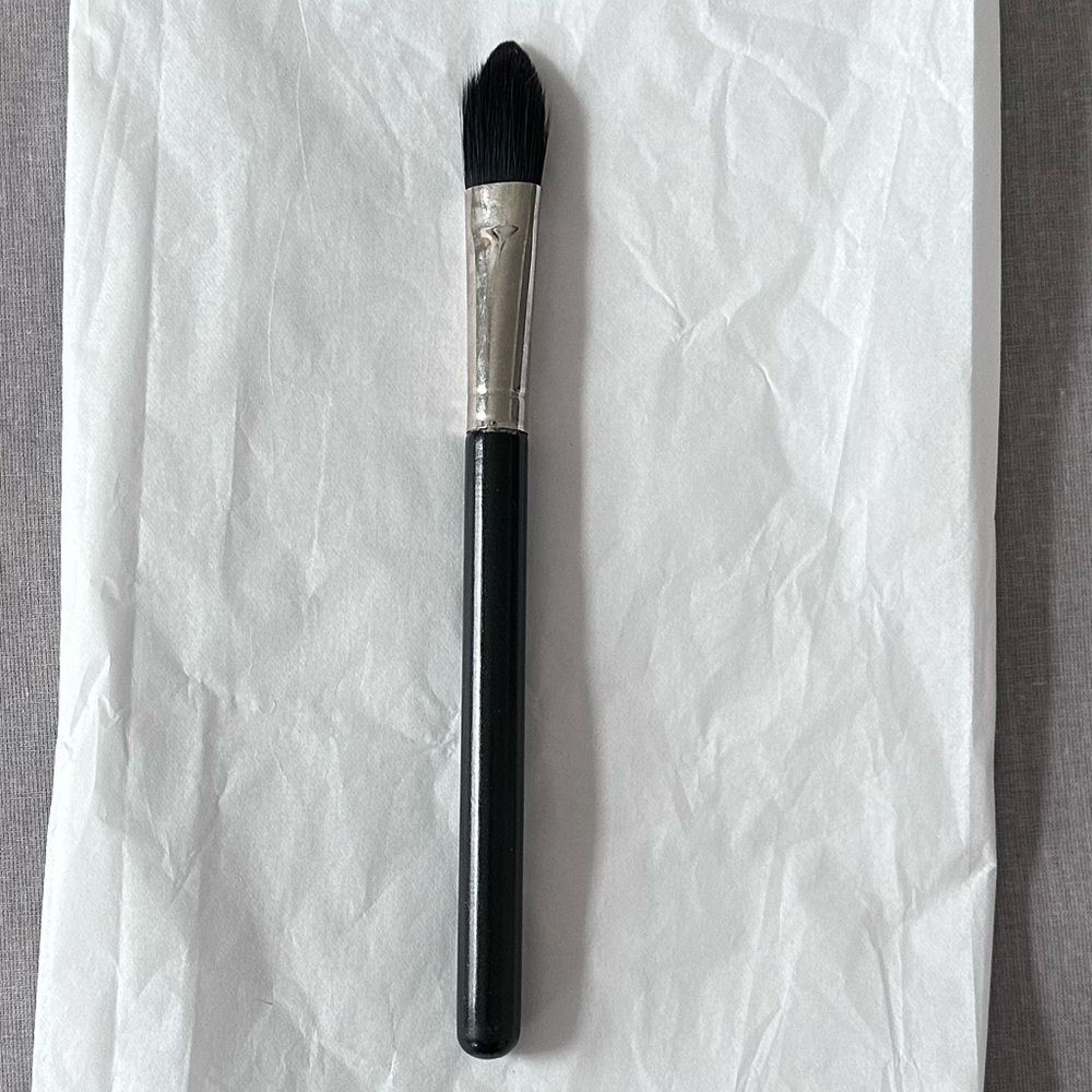 Mac Cosmetics #192 brush - synthetic